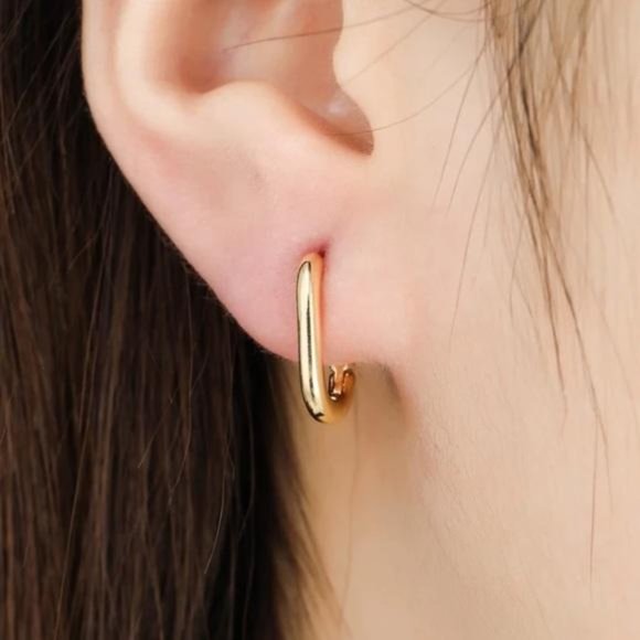 Jewelry - NEW 18K GOLD OVAL HOOP EARRINGS